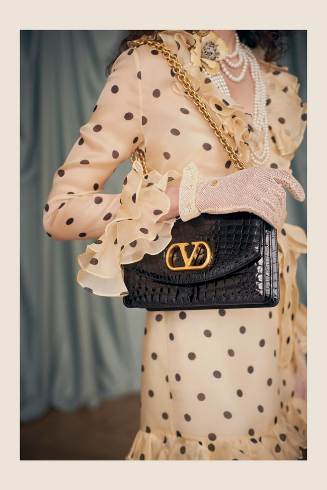 Una borsa Valentino by Alessandro Michele «Avant les débuts» spring 2025 (courtesy Valentino) 