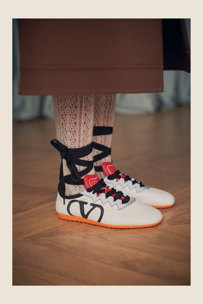 Delle sneakers Valentino by Alessandro Michele «Avant les débuts» spring 2025 (courtesy Valentino) 