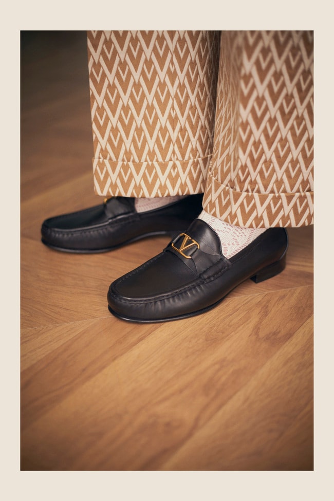 Un modello di mocassini Valentino by Alessandro Michele «Avant les débuts» spring 2025 (courtesy Valentino) 