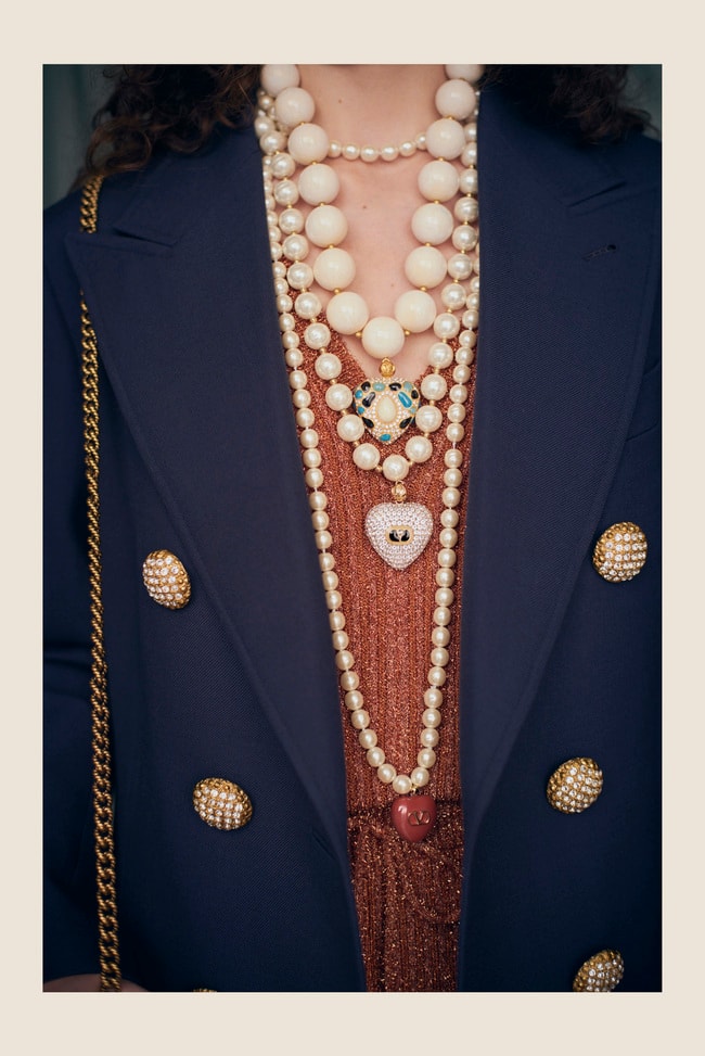 Dei gioielli Valentino by Alessandro Michele «Avant les débuts» spring 2025 (courtesy Valentino) 