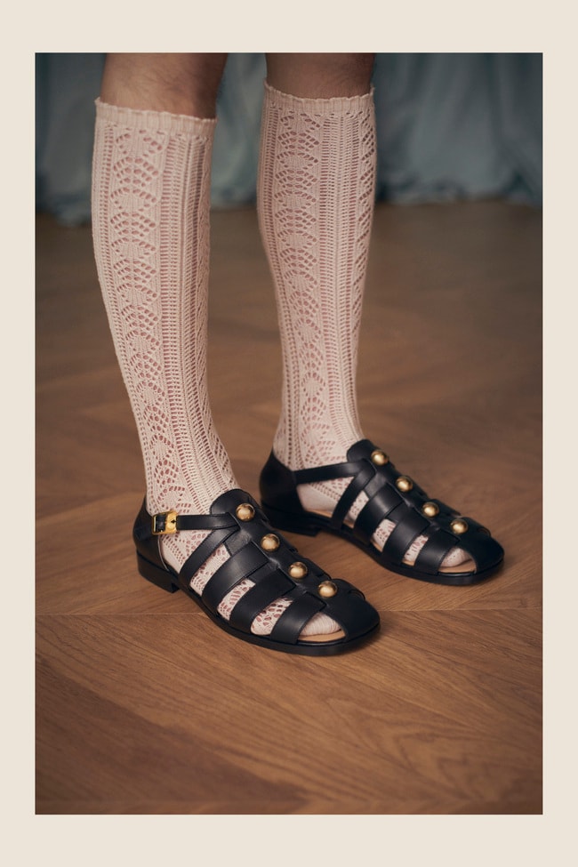 Un modello di sandali Valentino by Alessandro Michele «Avant les débuts» spring 2025 (courtesy Valentino) 