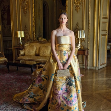 Petali di luce, veli d’eleganza: la couture parla italiano a Parigi 03