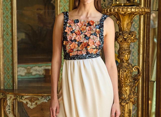 Petali di luce, veli d’eleganza: la couture parla italiano a Parigi 04
