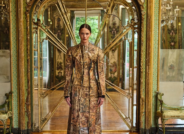 Petali di luce, veli d’eleganza: la couture parla italiano a Parigi 09