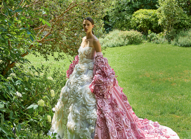 Petali di luce, veli d’eleganza: la couture parla italiano a Parigi 01