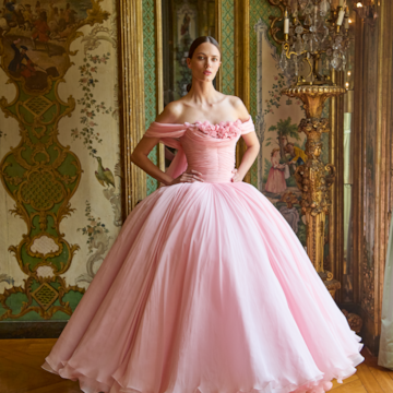 Petali di luce, veli d’eleganza: la couture parla italiano a Parigi 10