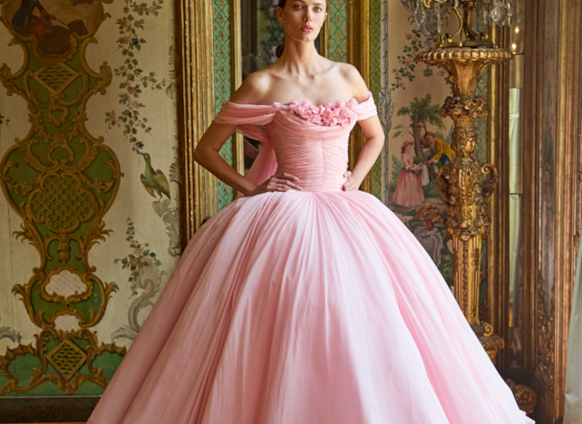 Petali di luce, veli d’eleganza: la couture parla italiano a Parigi 10