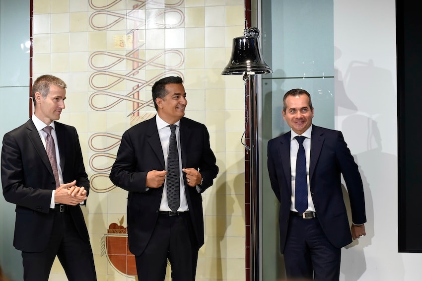 Il rito della campanella all'esordio in Borsa di Wiit. Al centro Alessandro Cozzi, fondatore e ceo 