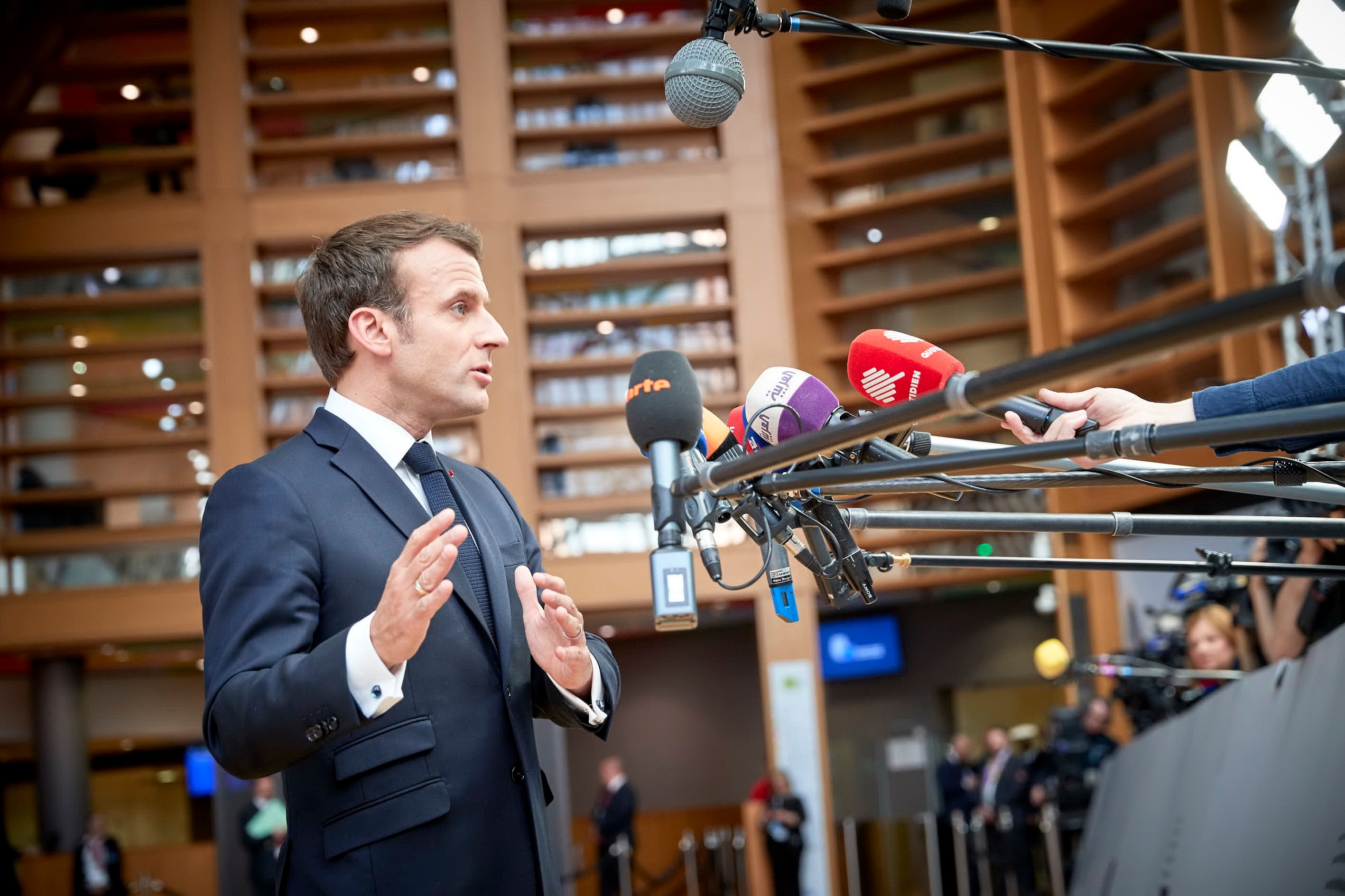 Macron lancia un macigno sulle speranze di fusione Renault-Fiat Chrysler