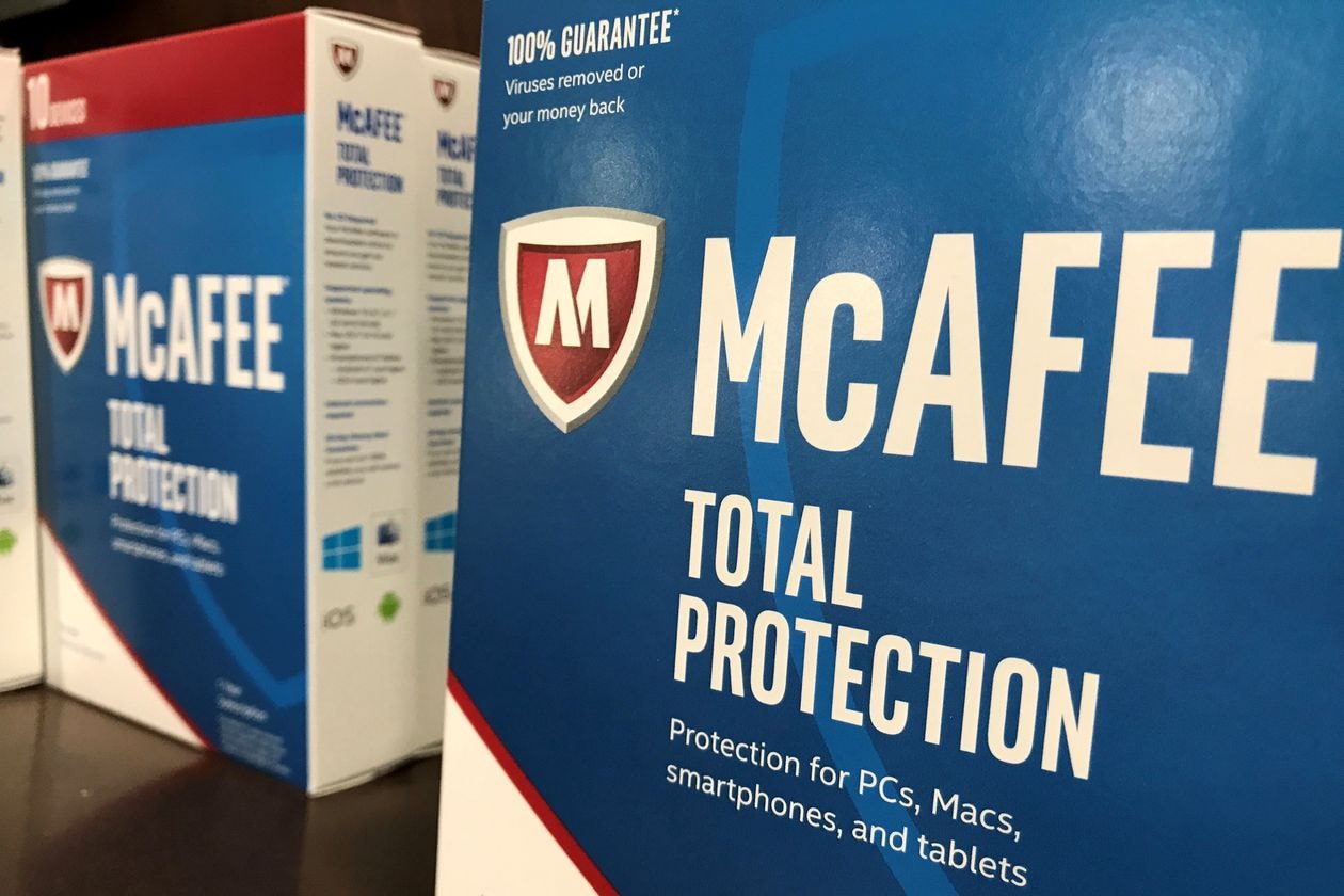 McAfee considera una fusione con NortonLifeLock 