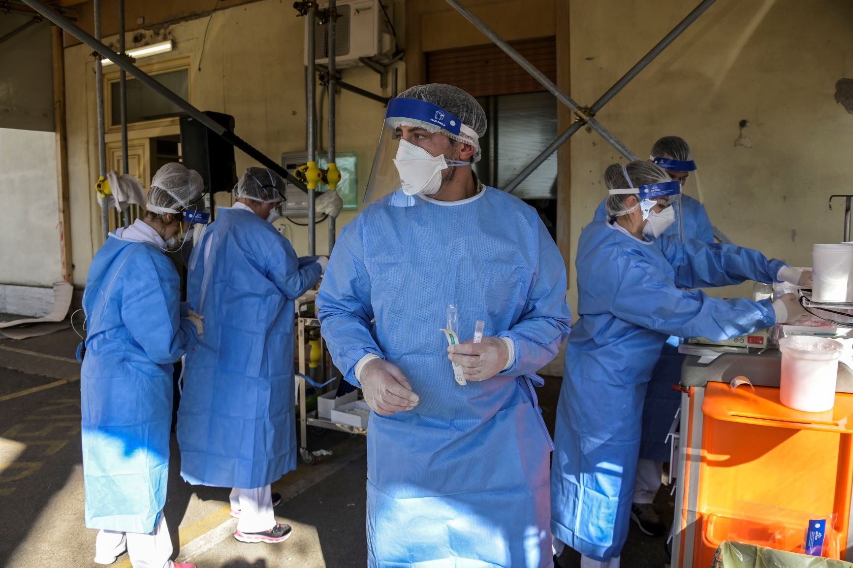 I medici cominciano a elencare i misteriosi effetti a lungo termine del Covid