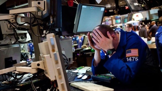 Troppi acquisti e prezzi spumeggianti: i banchieri di Wall Street invitano alla cautela