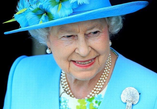Le vaccinazioni record in Gran Bretagna merito della tenacia della Regina Elisabetta