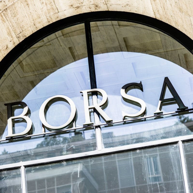  Milano chiude piatta (-0,06%). Sale lo spread oltre quota 110