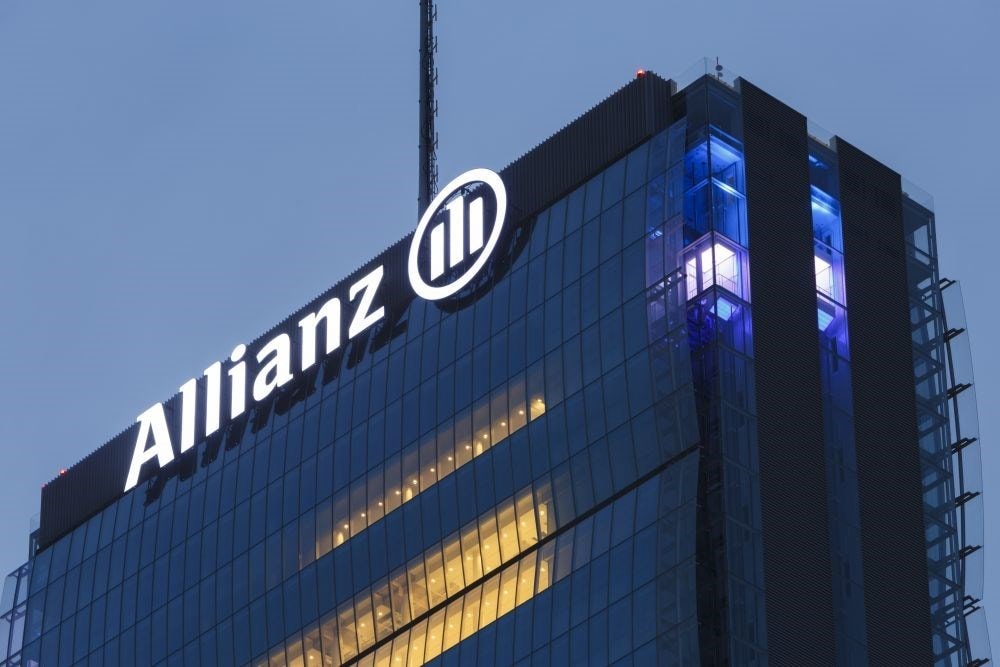 Allianz straccia il consenso sugli utili, ricavi in lieve calo