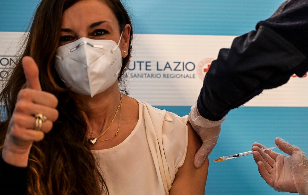I vaccini anti-Covid sono più rischiosi di quanto finora pubblicizzato?