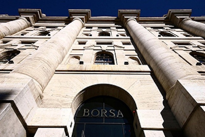 Piazza Affari chiude in verde (+0,52%) con spread Btp/Bund a 105 punti base