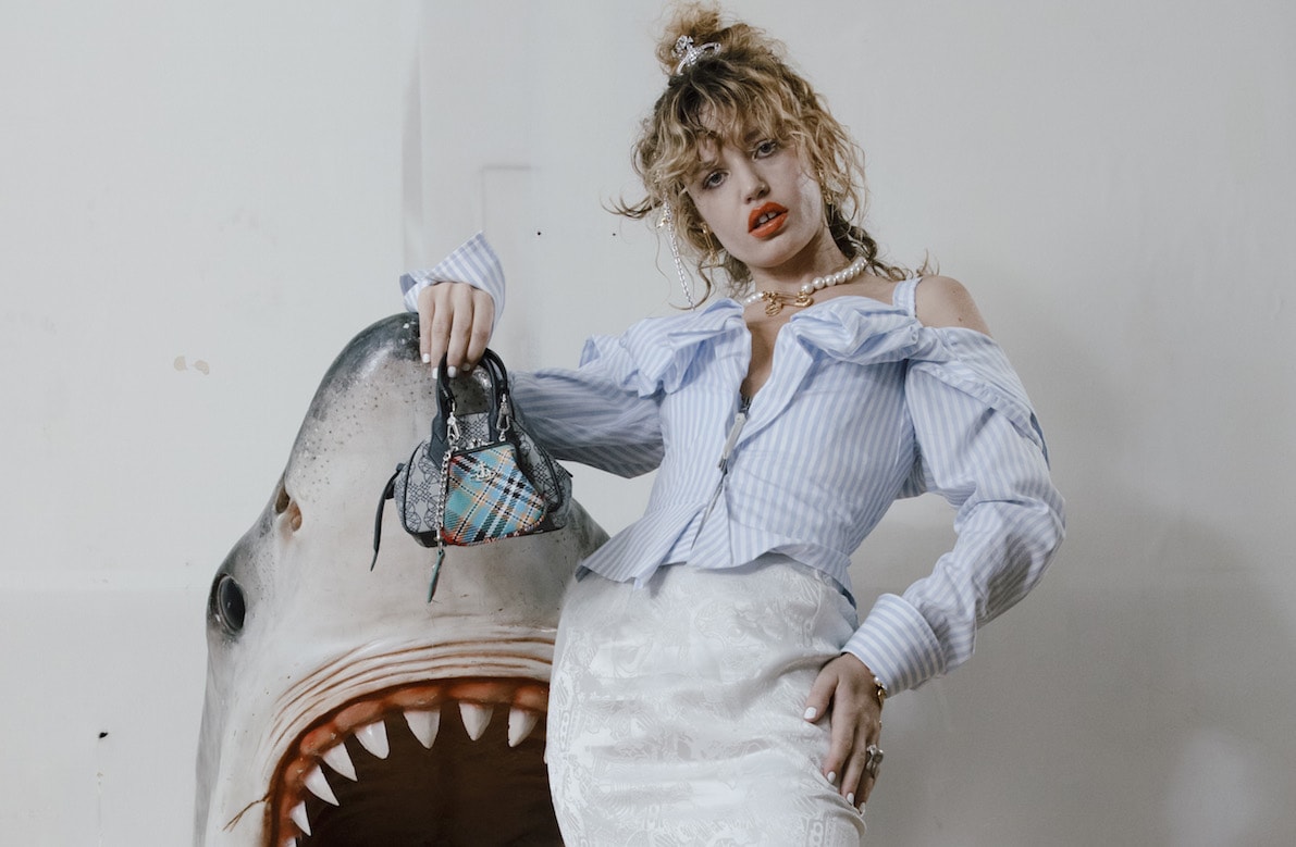 Un look della collezione Sos di Vivienne Westwood
