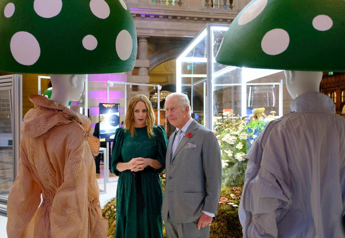 Il Principe Carlo e Stella McCartney al Cop 26 (courtesy, Stella McCartney)