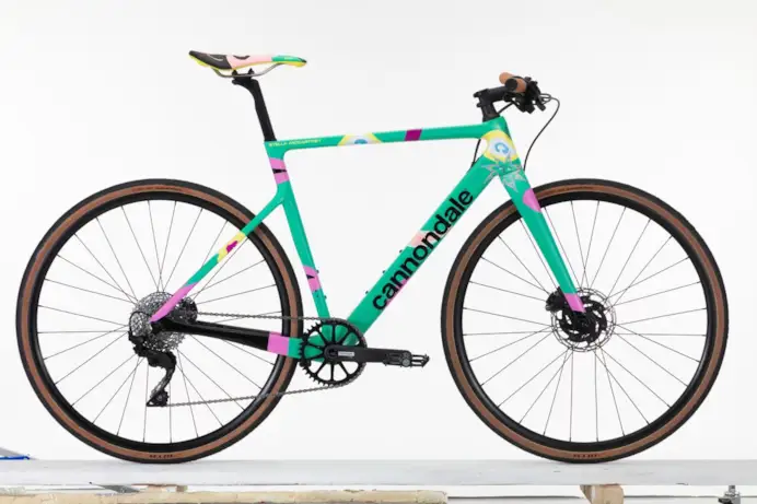 Un modello di Stella Shared 3 x Cannondale disegnato da Myfawnwy (courtesy of Stella McCartney)
