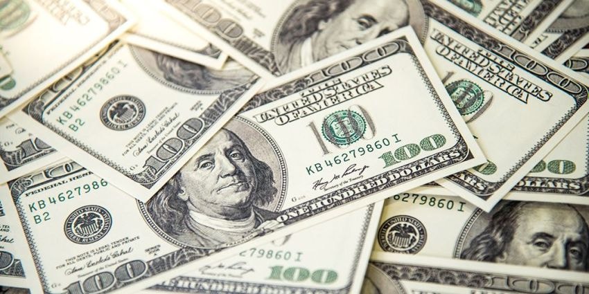 Dollaro ancora forte sull'euro. Pirelli e DiaSorin in evidenza post conti