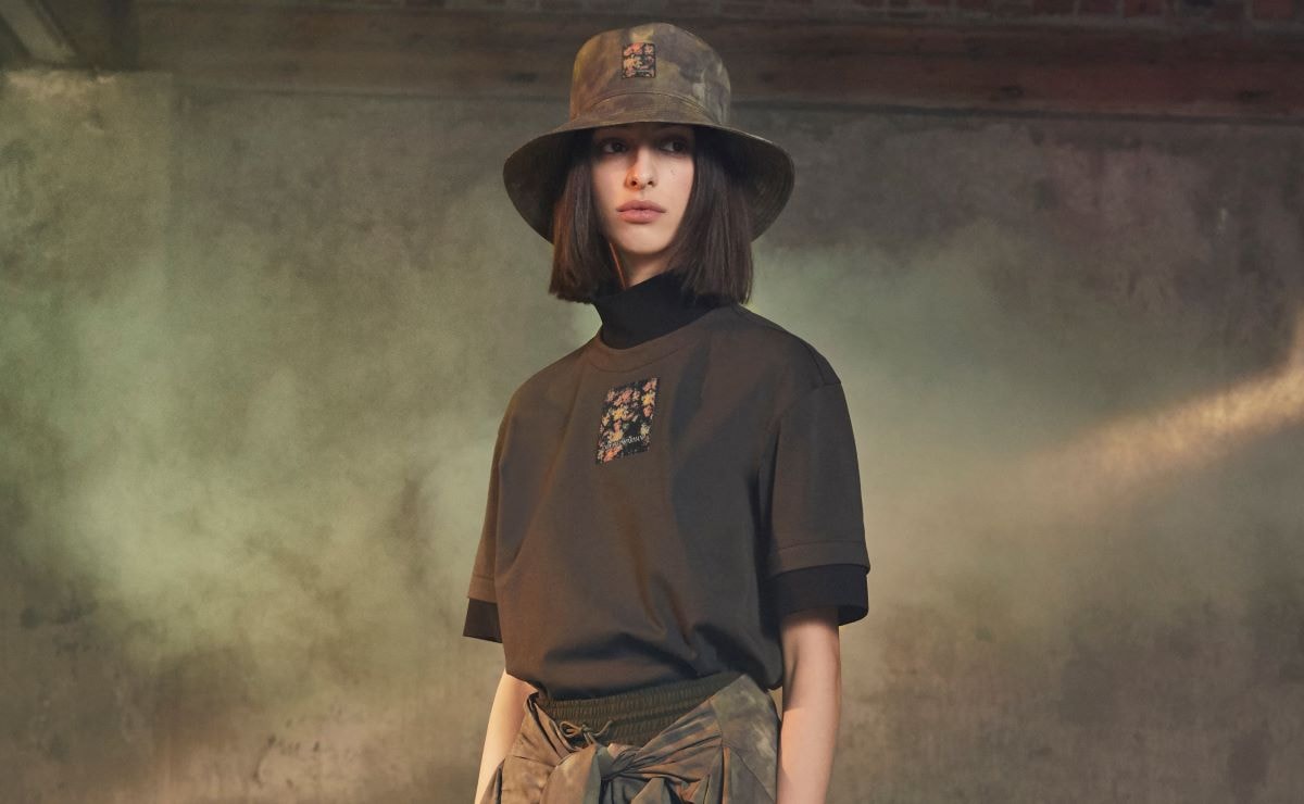 Un look della f-w 2021 di Emporio Armani