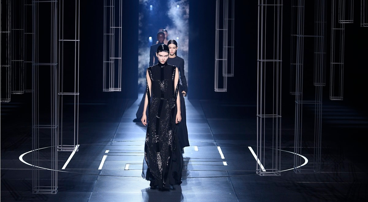 A moment of the couture s-s 2022 runway by Fendi 