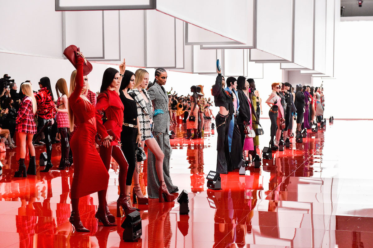 The parade of the Versace fall-winter 2022/23 fashion show