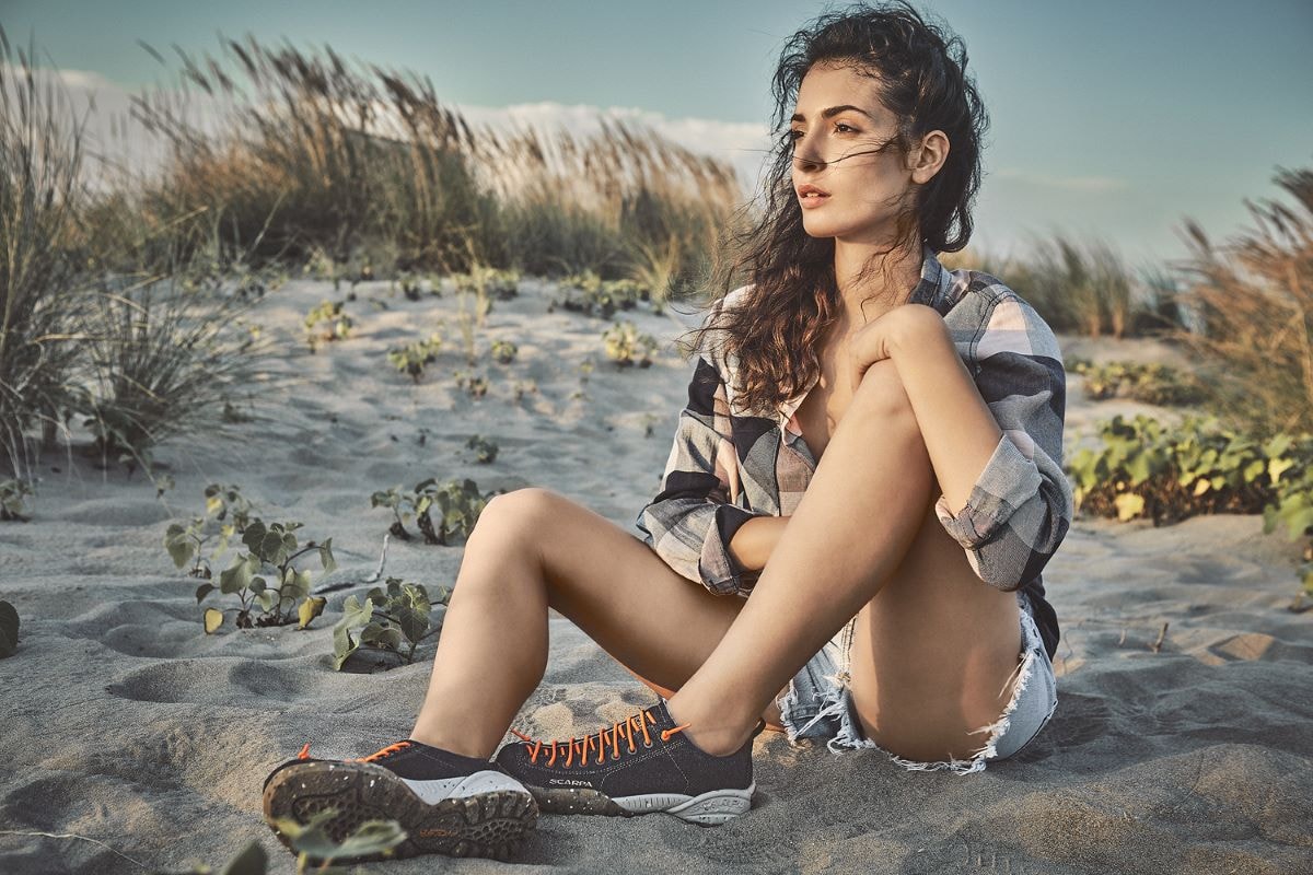 Uno scatto di campagna della Mojito planet denim (courtesy Scarpa)