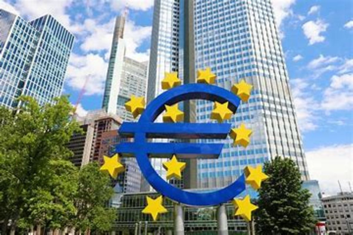 Bce: graduali rialzi dei tassi già in estate, parola di Visco