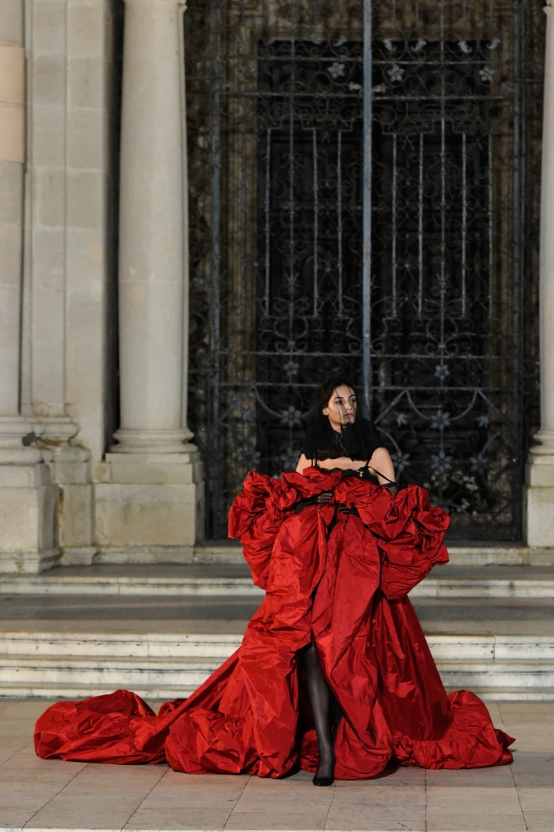 Look from Dolce&Gabbana haute couture f-w 22/23 (courtesy Dolce&Gabbana)	1