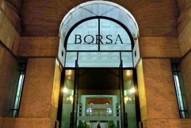  Piazza Affari chiude in rialzo (+1,1%) trainata da titoli petroliferi e banche. Ftse Mib oltre quota 21mila