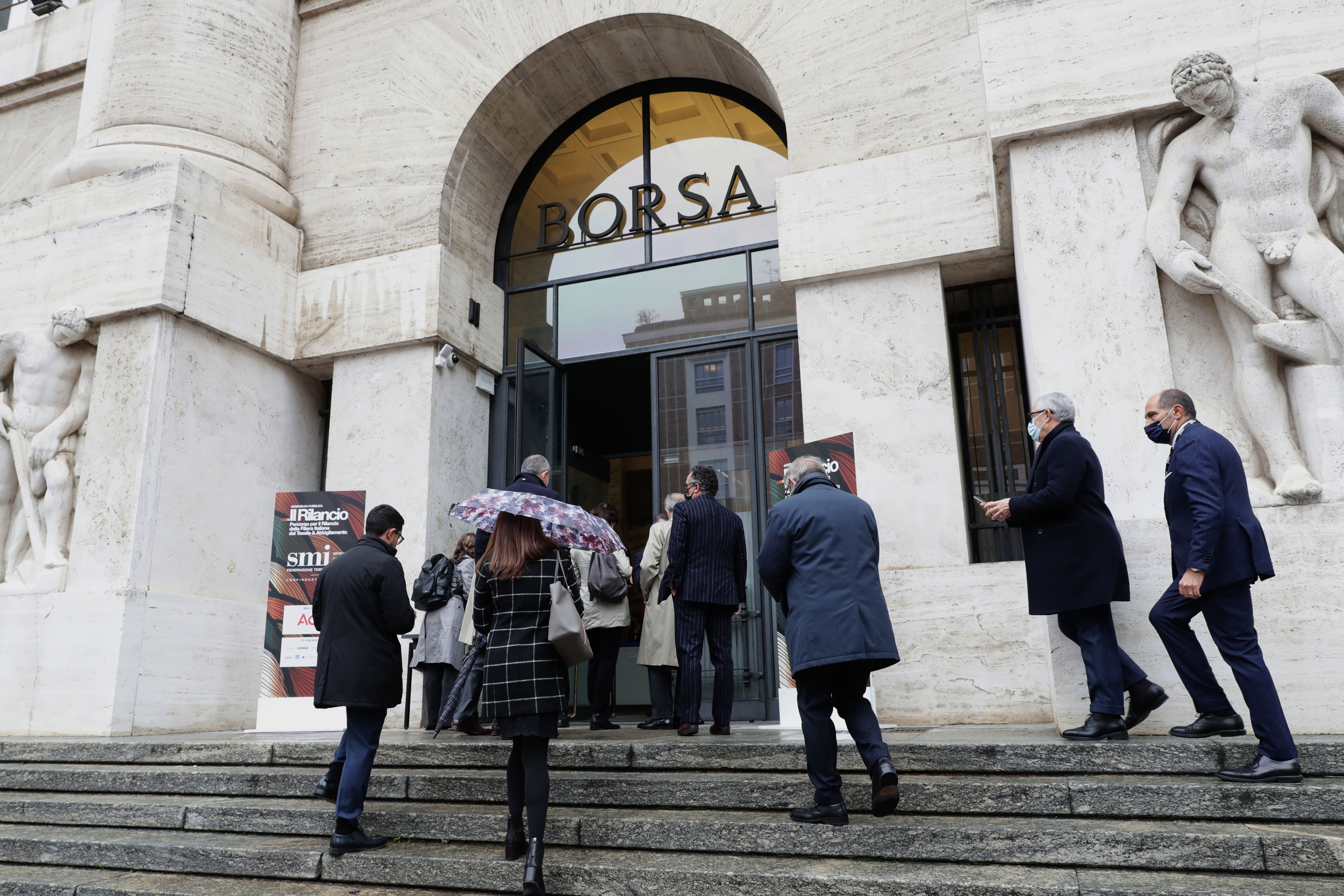 Borse europee attese sopra la parità. Draghi al Senato per risolvere la crisi di governo