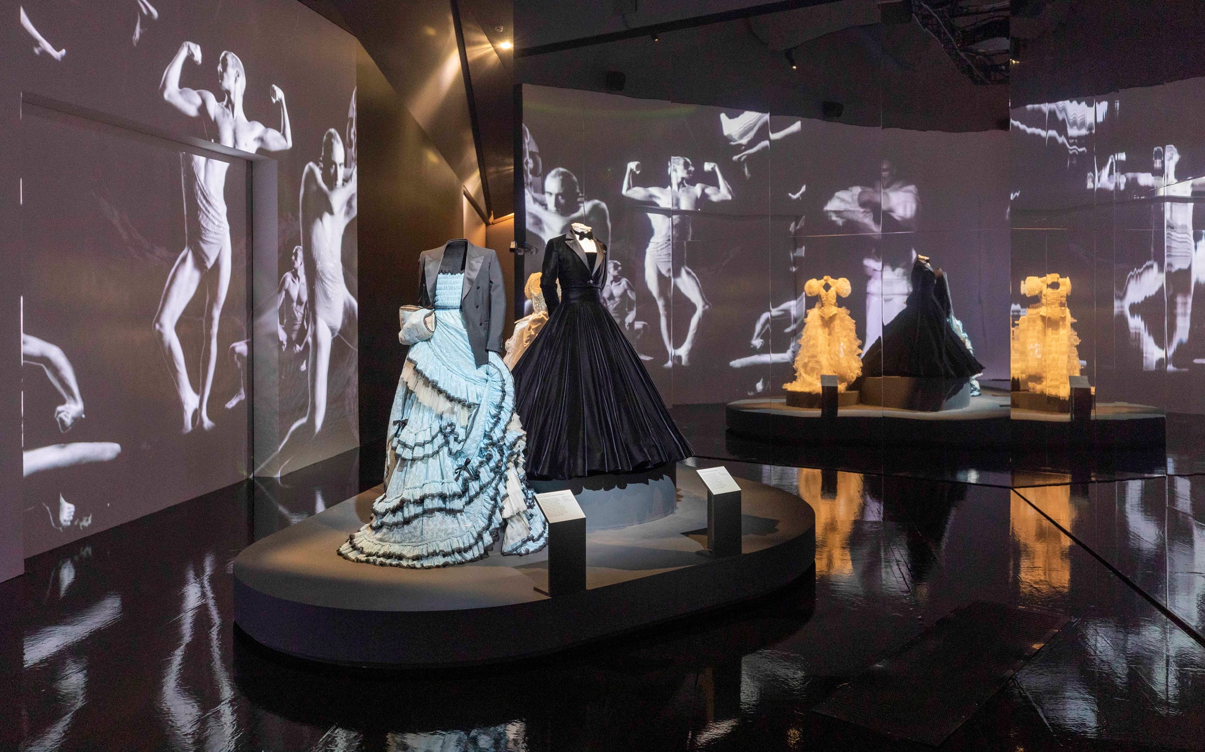 An image from the exhibition «Fashioning masculinities: the art of menswear»