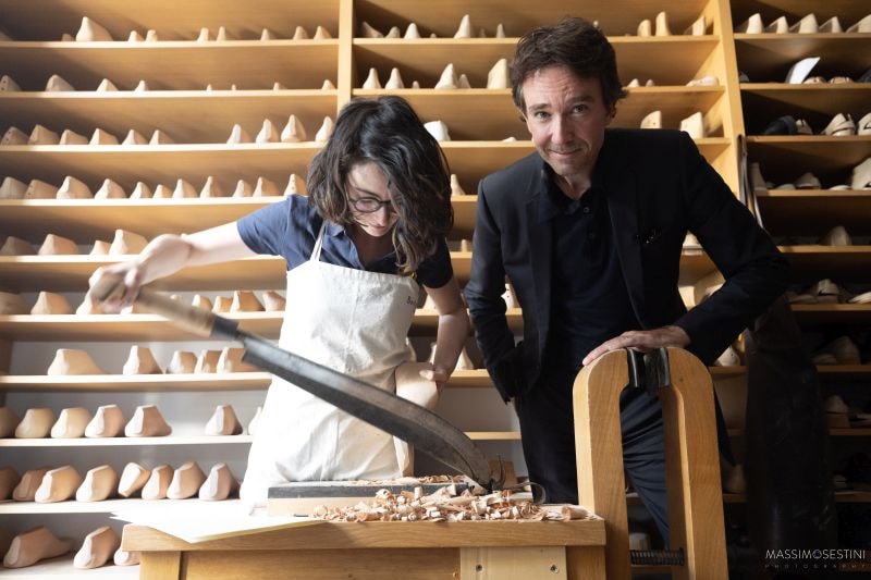 Antoine Arnault with an artisan (photo by Massimo Sestini)
