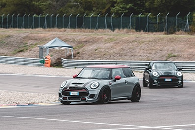 In off road, su pista o elettrica, è MINI show a Modena