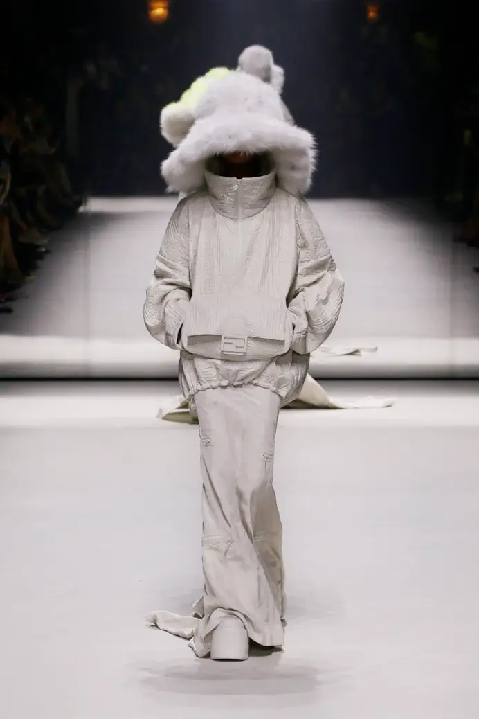 A look from «Baguette 25th anniversary collection» (courtesy Fendi)