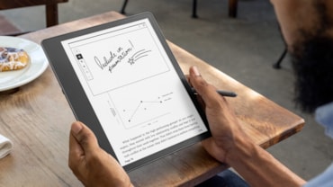 Amazon trasforma il Kindle in un blocco note con Scribe e migliora audio e funzioni di Echo Dot ed Echo Studio