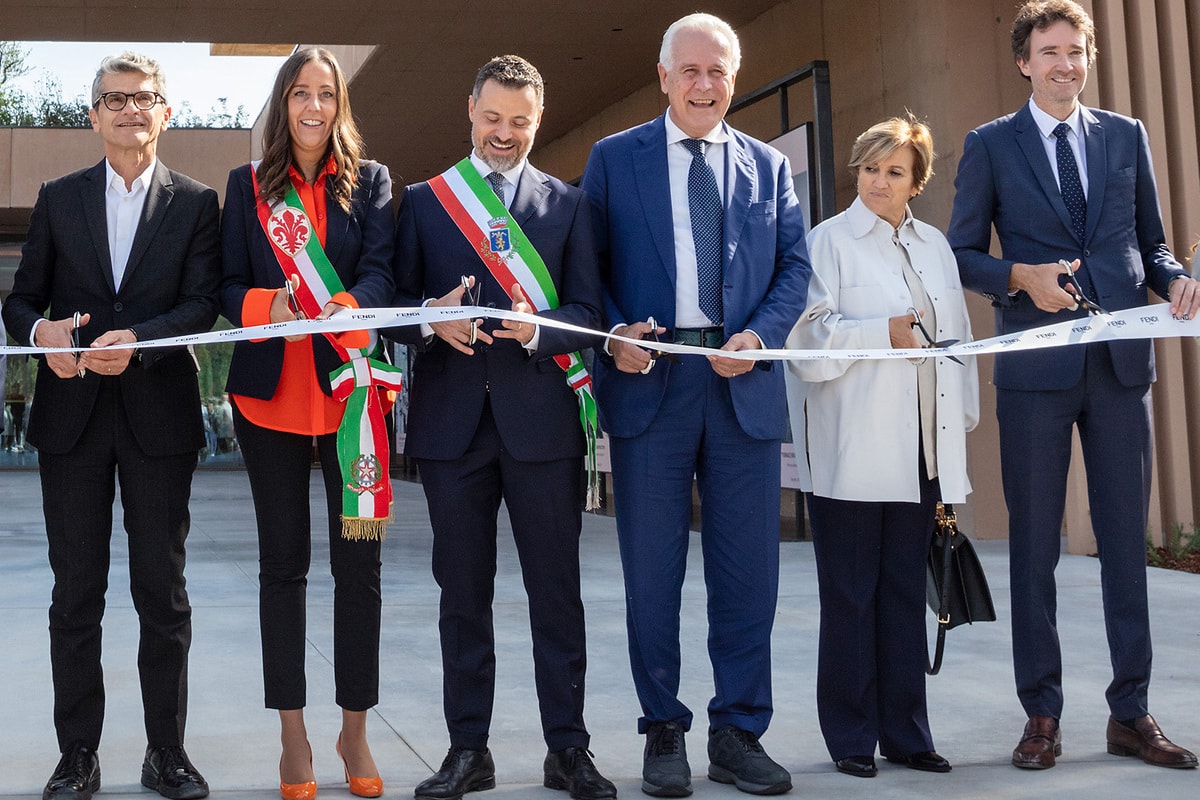 To the left: Serge Brunschwig, Sara Funaro, Francesco Casini, Eugenio Giani, Silvia Venturini fendi e Antoine Arnault  (courtesy Fendi)