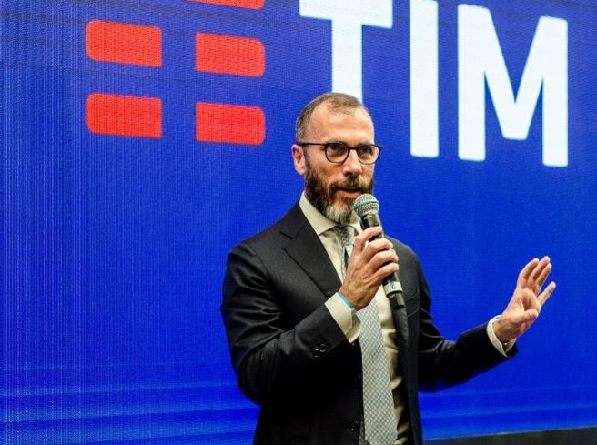 La diretta dai mercati | Ftse Mib chiude in rialzo (+0,96%). Sale Tim dopo le parole di Giorgetti. Spread a 193