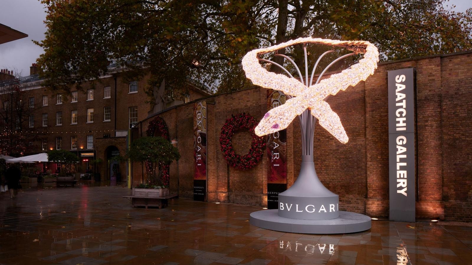 The Bulgari installation at the entrance to the Saatchi gallery (courtesy Bulgari/Simone Fiorini)