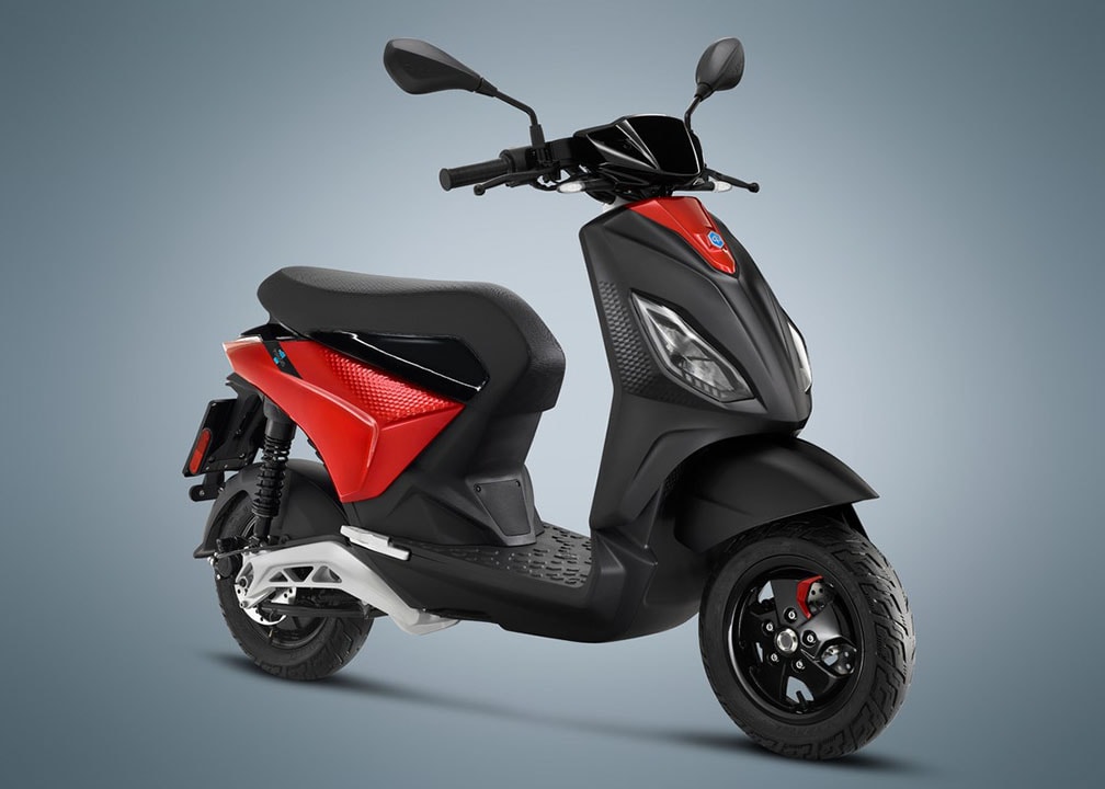 Con l’upgrade 2023 Piaggio 1 sfoggia un nuovo motore. Ora lo scooter elettrico ha più potenza e la stessa praticità