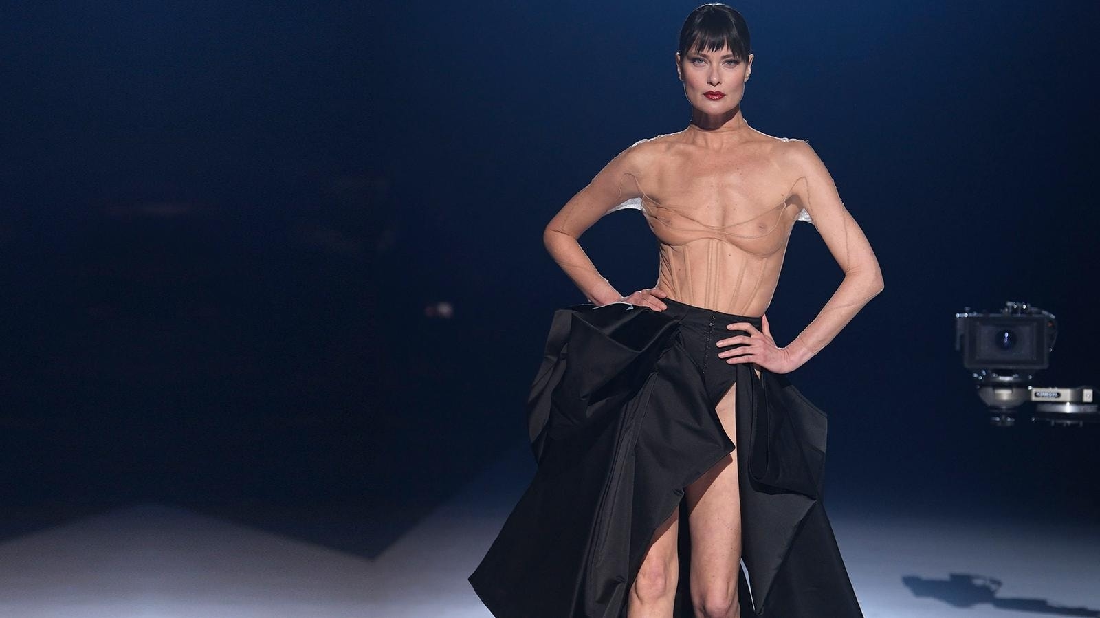 A moment from the Mugler fall-winter 2023/24 fashion show