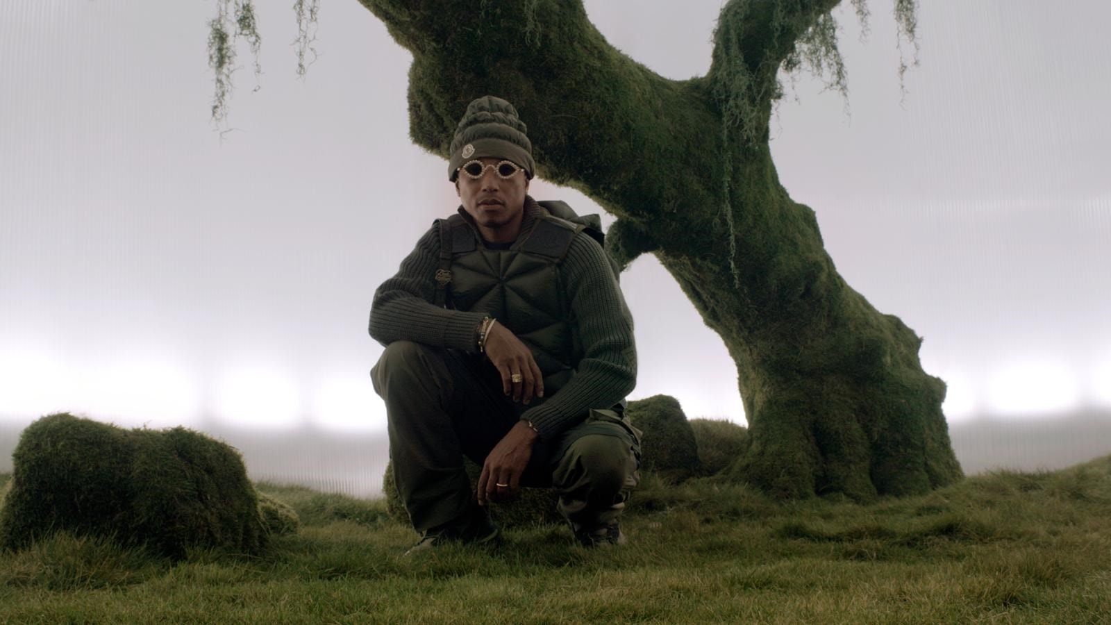 Pharrell Williams, co-creator for Moncler genius, on the stage of the maxi event in Londra (courtesy Moncler)
