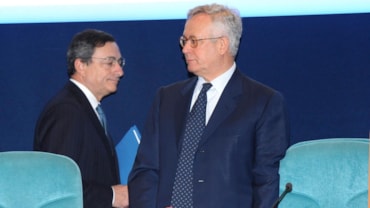 Quel derby infinito tra Tremonti e Draghi e tra &laquo;Whatever it takes&raquo; e &laquo;Whatever mistakes&raquo;Mario Draghi e Giulio Tremonti in una foto d'archivio del 2011