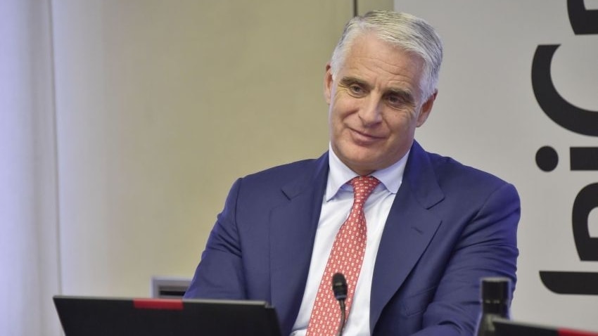 Unicredit, i soci dicono s&igrave; al maxi compenso fino a 9,75 milioni del ceo Andrea Orcel. Favorevole il 69% dell’assemblea
