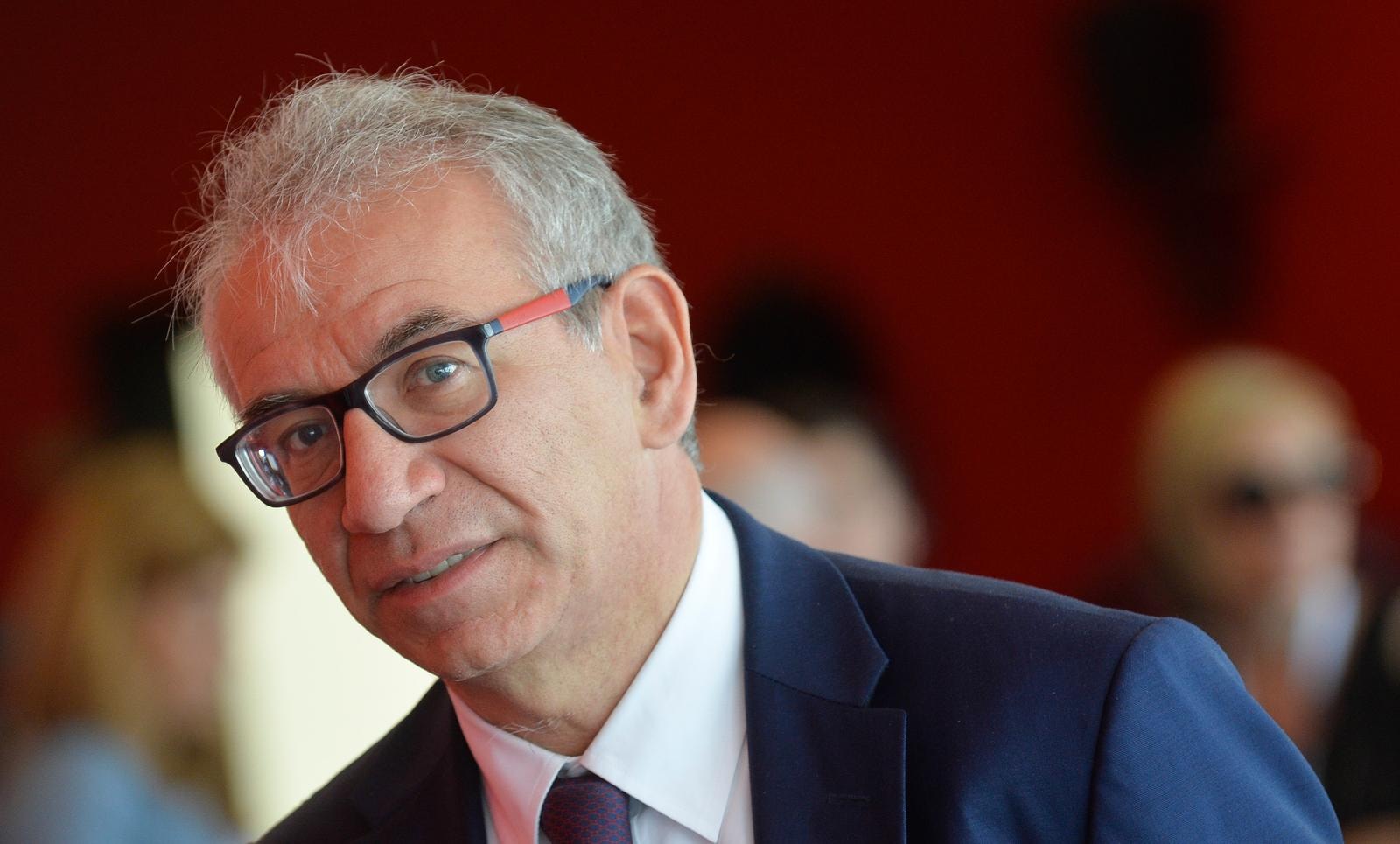 ROBERTO NICASTRO BANCHIERE