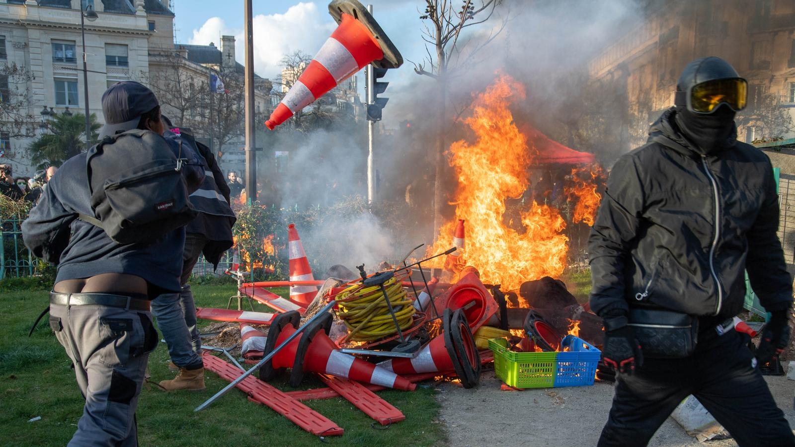 Scontri a Parigi