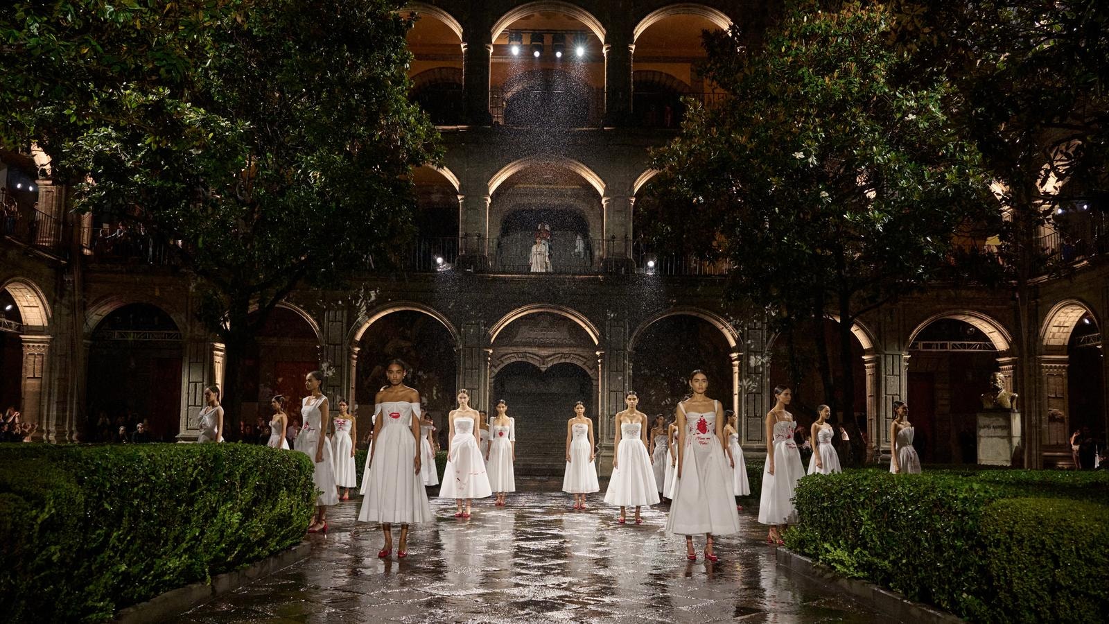 Il finale della sfilata cruise 2024 di Dior (courtesy Dior)
