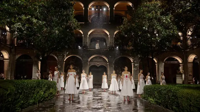 Il finale della sfilata cruise 2024 di Dior (courtesy Dior)
